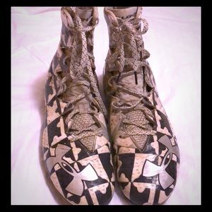 UNDER AMOUR MEN CHEAT IN SIZE 11.5